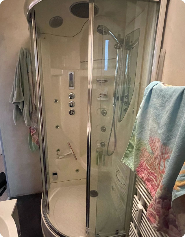 douche dans un appartement du centre de liege avant remplacement