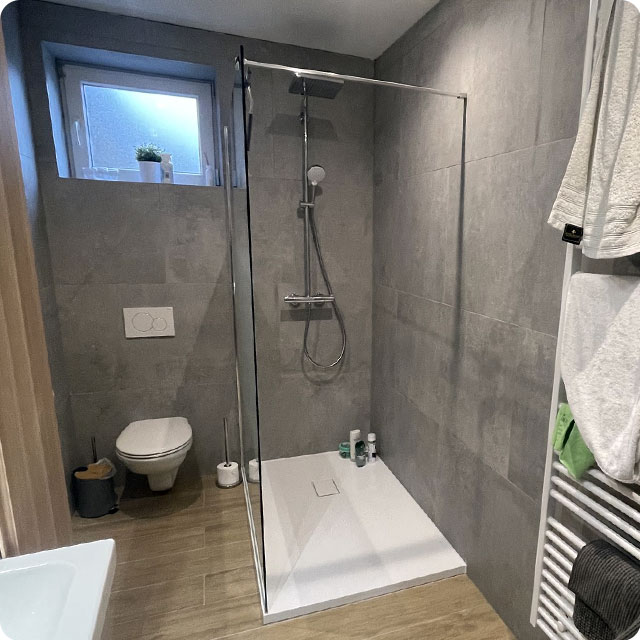 salle de bain renovee dans la province de de liege avec douche et wc